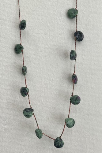 Collier de pierres verte