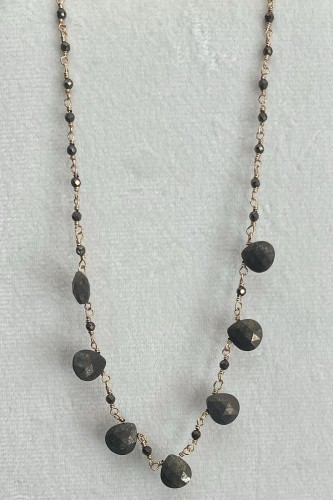 Collier de pierre noir