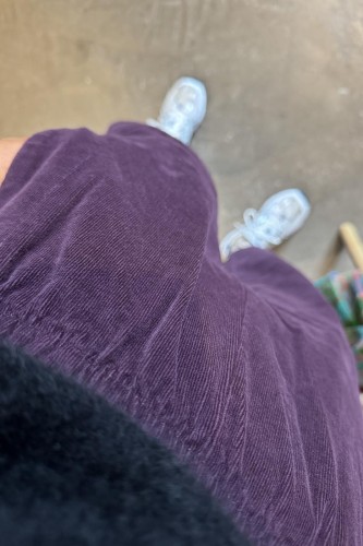 Le pantalon magic velours violet